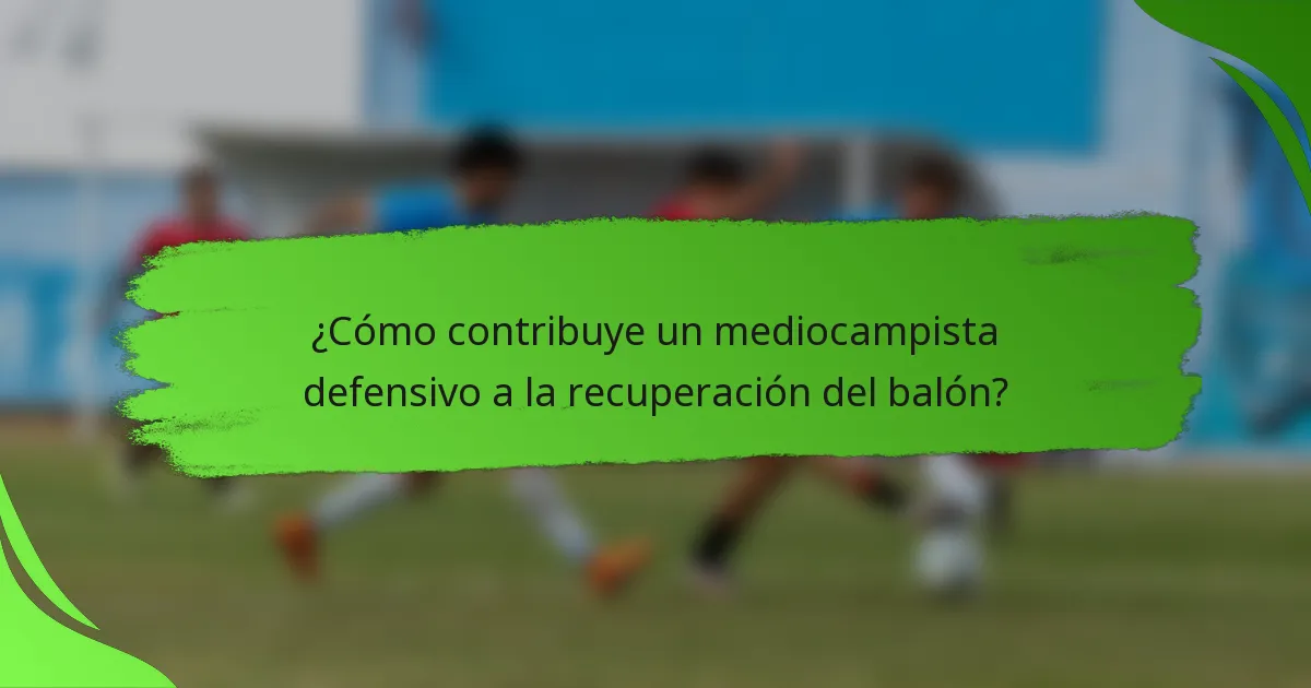 ¿Cómo contribuye un mediocampista defensivo a la recuperación del balón?